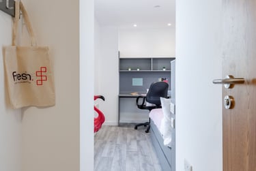 Sky View En Suite at Oldway Centre, 39 High Street, City Centre, Swansea, SA11LA - Image 8